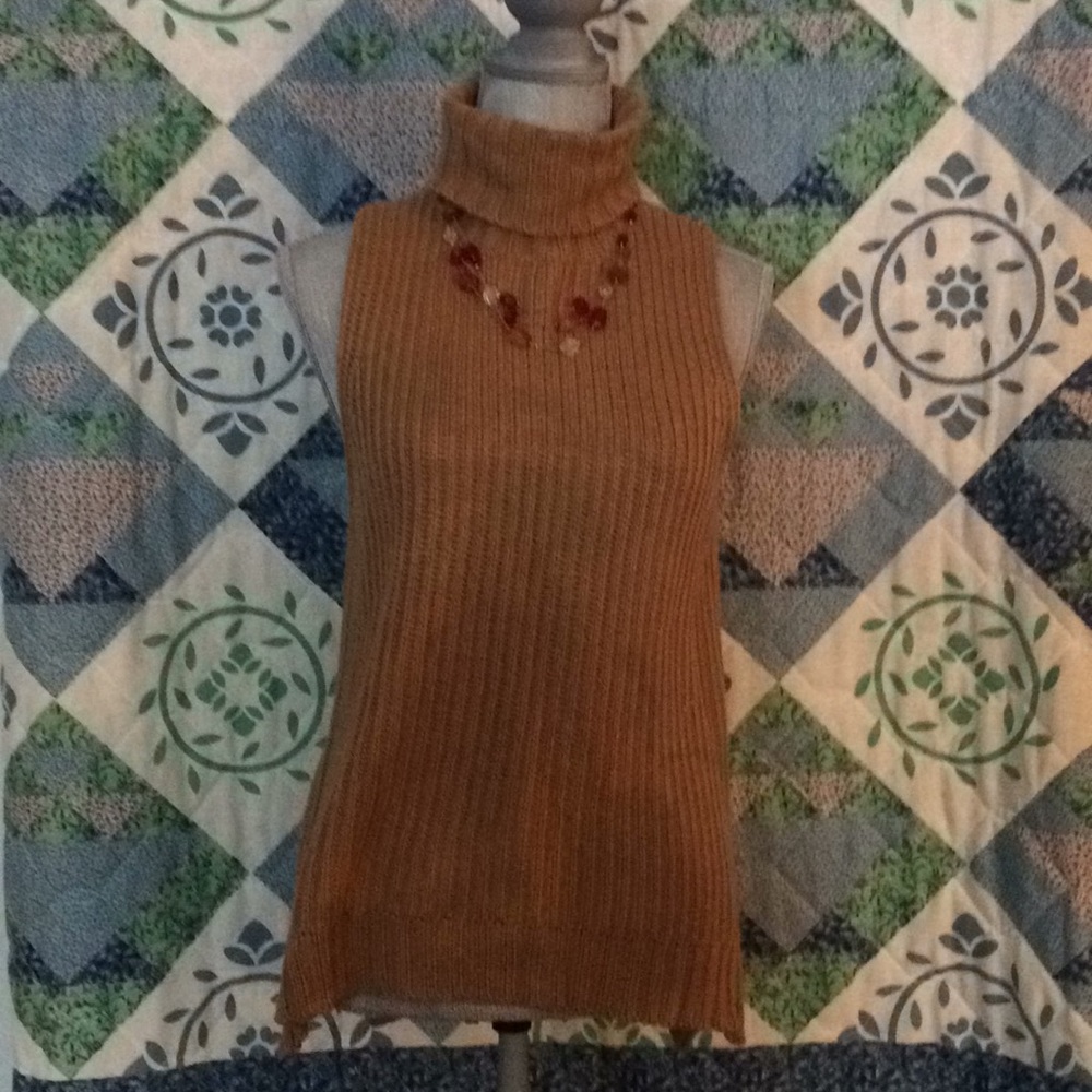 Turtleneck no sleeve sweater
